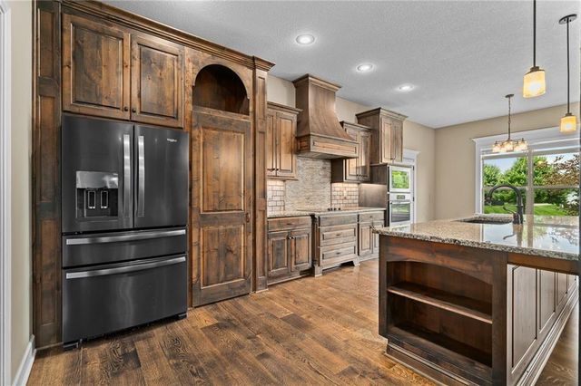 9300 SW Tsunami Court, Lee's Summit, MO 64064