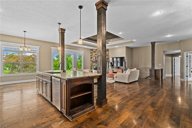 9300 SW Tsunami Court, Lee's Summit, MO 64064