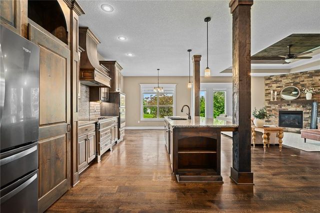 9300 SW Tsunami Court, Lee's Summit, MO 64064