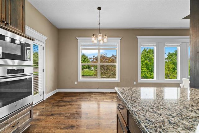 9300 SW Tsunami Court, Lee's Summit, MO 64064