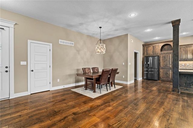 9300 SW Tsunami Court, Lee's Summit, MO 64064