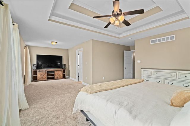 9300 SW Tsunami Court, Lee's Summit, MO 64064