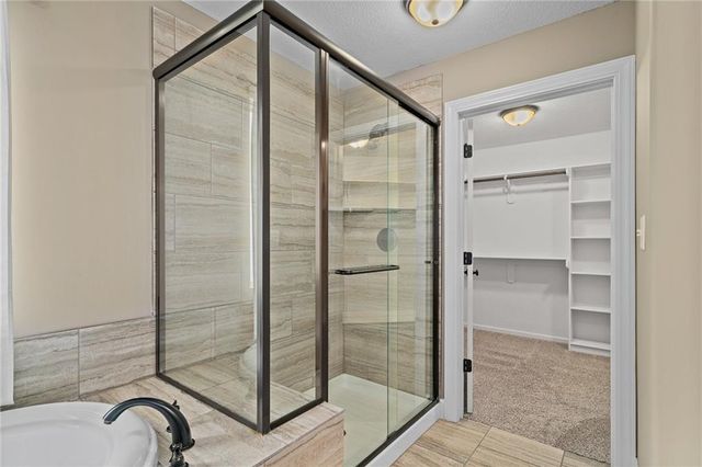 9300 SW Tsunami Court, Lee's Summit, MO 64064