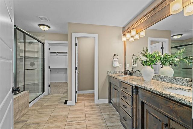 9300 SW Tsunami Court, Lee's Summit, MO 64064