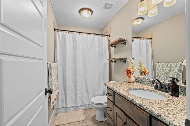9300 SW Tsunami Court, Lee's Summit, MO 64064