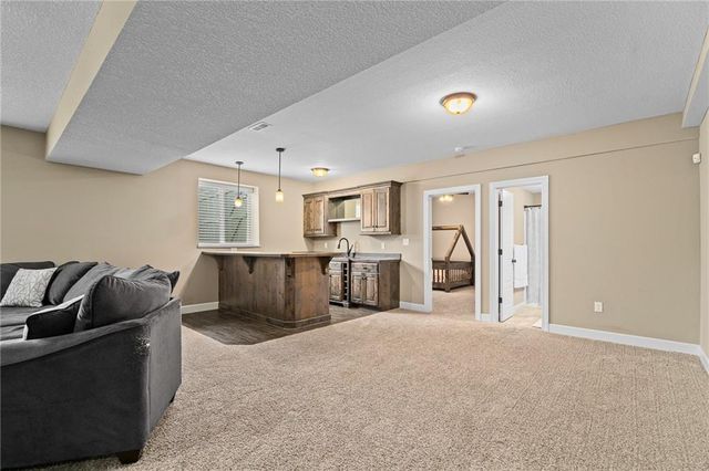 9300 SW Tsunami Court, Lee's Summit, MO 64064