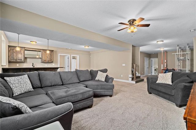 9300 SW Tsunami Court, Lee's Summit, MO 64064