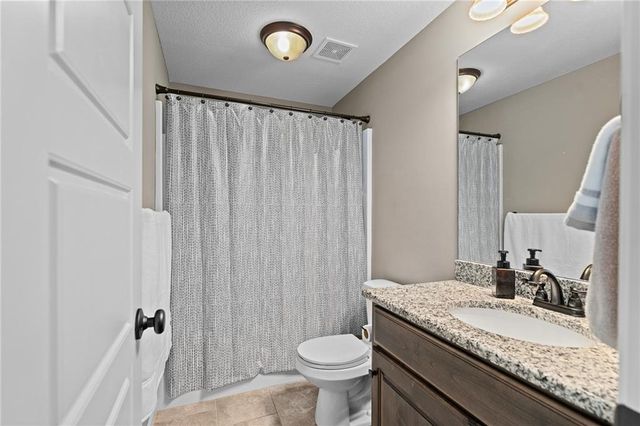 9300 SW Tsunami Court, Lee's Summit, MO 64064