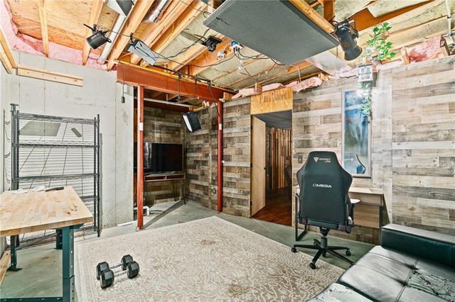 9300 SW Tsunami Court, Lee's Summit, MO 64064