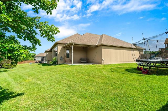 9300 SW Tsunami Court, Lee's Summit, MO 64064