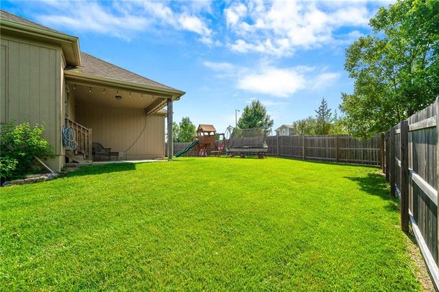 9300 SW Tsunami Court, Lee's Summit, MO 64064