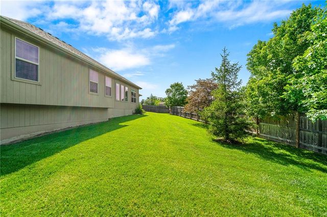 9300 SW Tsunami Court, Lee's Summit, MO 64064