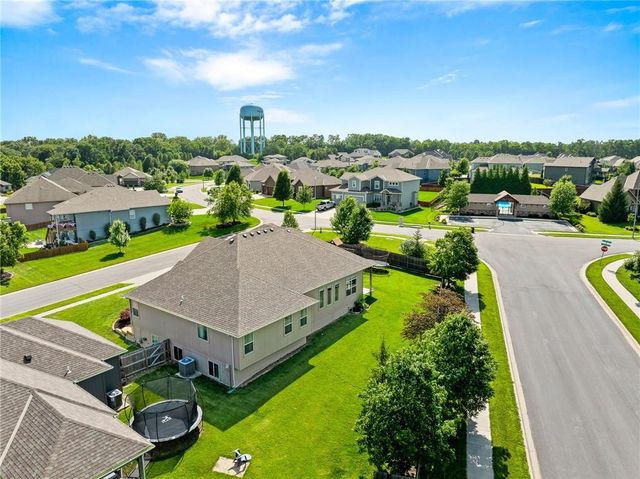 9300 SW Tsunami Court, Lee's Summit, MO 64064