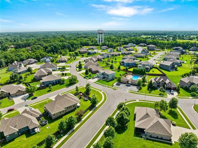 9300 SW Tsunami Court, Lee's Summit, MO 64064