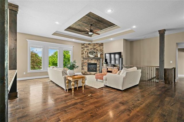 9300 SW Tsunami Court, Lee's Summit, MO 64064
