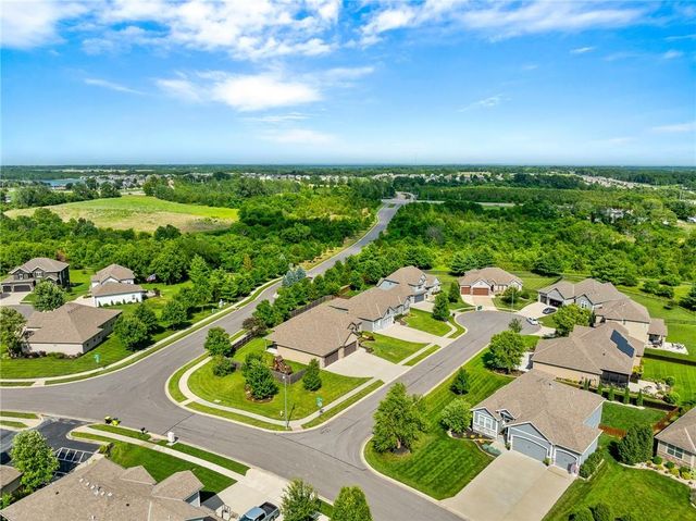 9300 SW Tsunami Court, Lee's Summit, MO 64064
