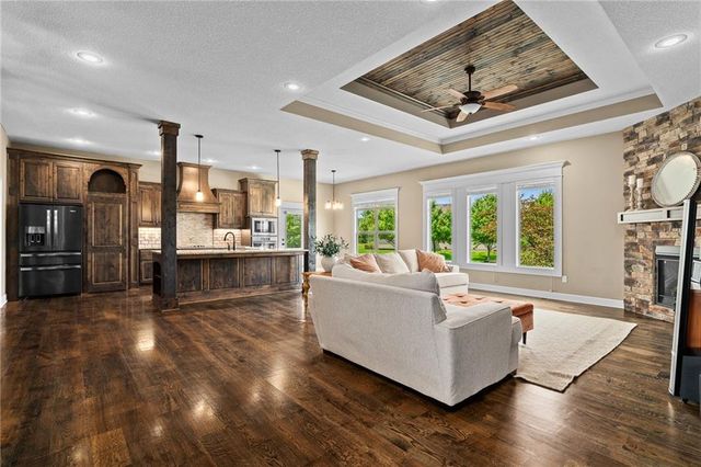 9300 SW Tsunami Court, Lee's Summit, MO 64064