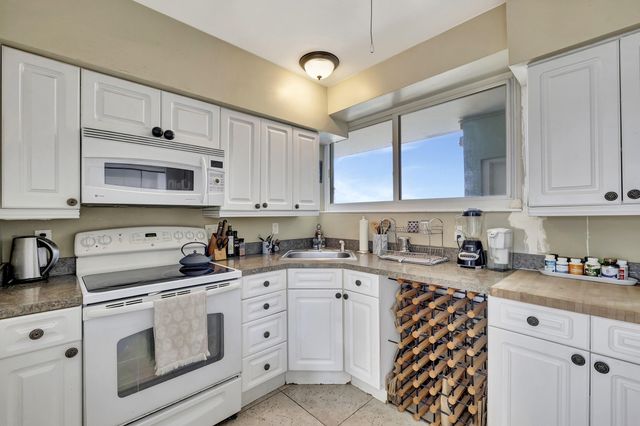 1900 S Ocean Drive 1702, Fort Lauderdale, FL 33316