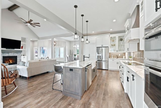 15183 Whisper Rock Boulevard, Fort Wayne, IN 46845