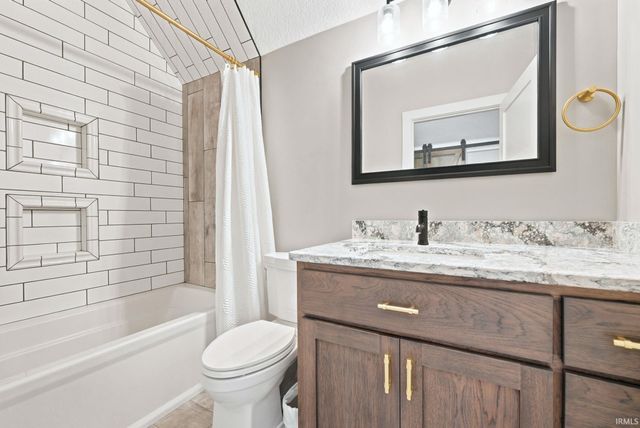 15183 Whisper Rock Boulevard, Fort Wayne, IN 46845