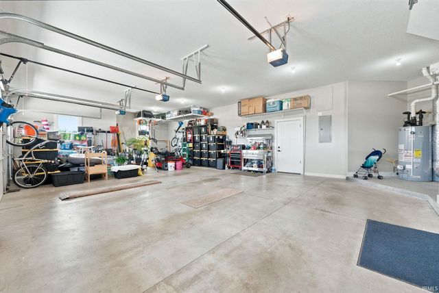 15183 Whisper Rock Boulevard, Fort Wayne, IN 46845