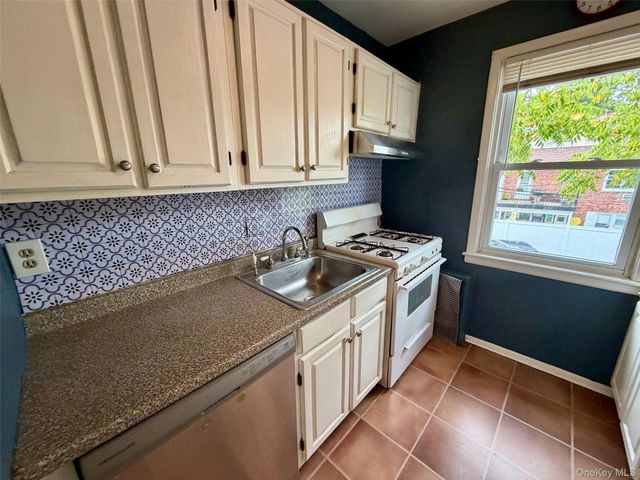 1600 Grand Avenue R3, Baldwin, NY 11510