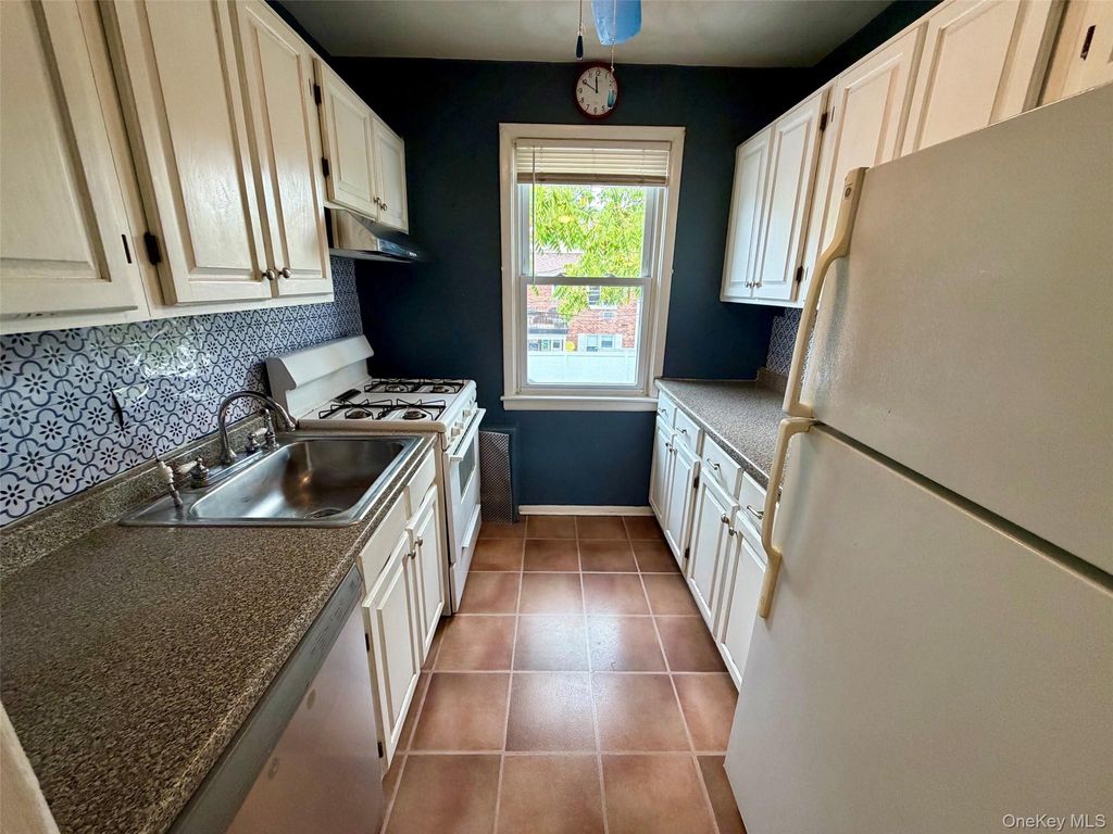 1600 Grand Avenue R3, Baldwin, NY 11510 — photo 2