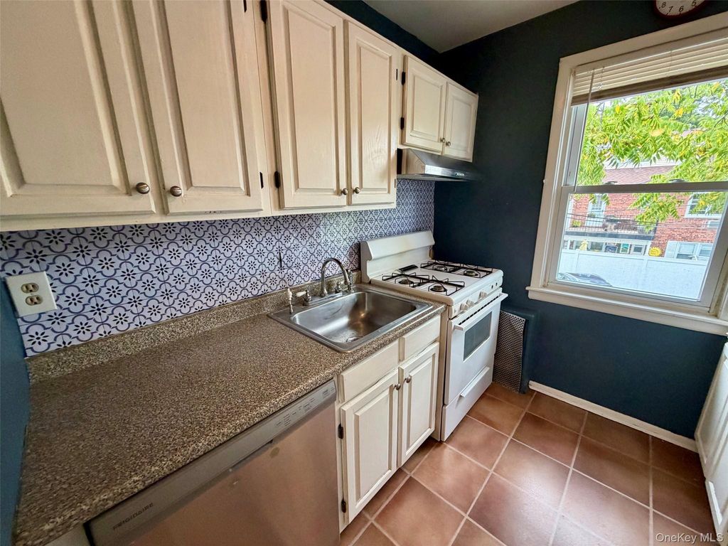 1600 Grand Avenue R3, Baldwin, NY 11510 — photo 3