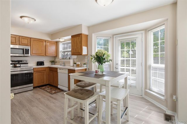 2239 Lone Wolf Lane, Canton Charter Township, MI 48188