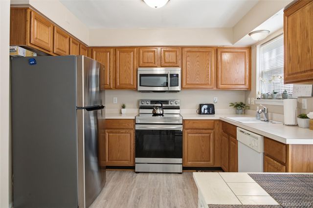2239 Lone Wolf Lane, Canton Charter Township, MI 48188