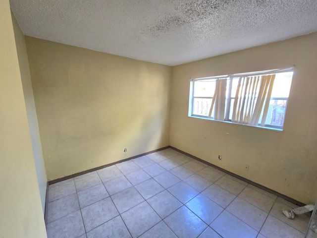 7708 SW 9th Street, North Lauderdale, FL 33068