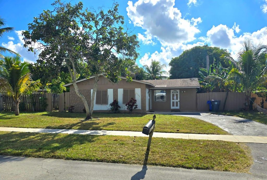 7708 SW 9th Street, North Lauderdale, FL 33068