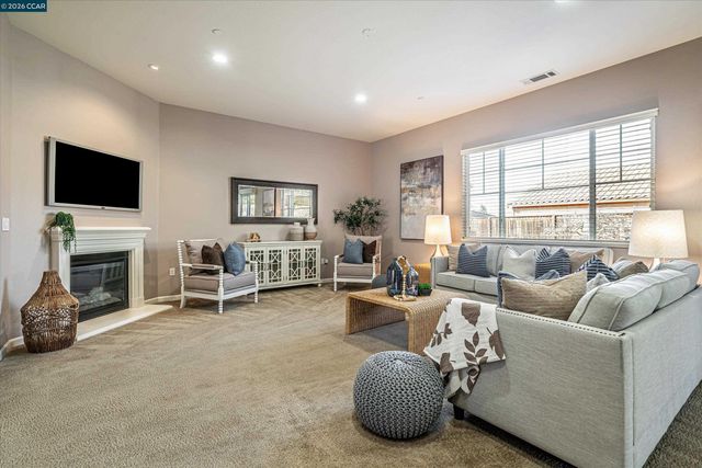 6432 Laurel Creek Pl, Livermore, CA 94551