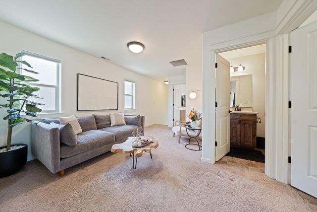 20250 Narnia Place, Bend, OR 97702