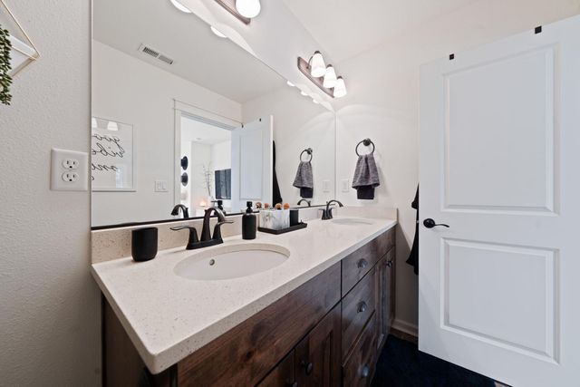 20250 Narnia Place, Bend, OR 97702