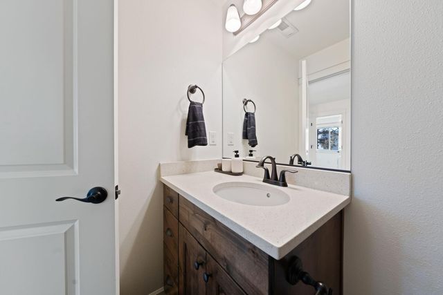 20250 Narnia Place, Bend, OR 97702