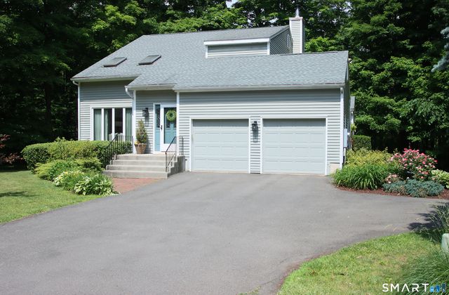 10 Old Village Lane, Farmington, CT 06085
