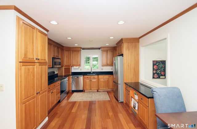 10 Old Village Lane, Farmington, CT 06085