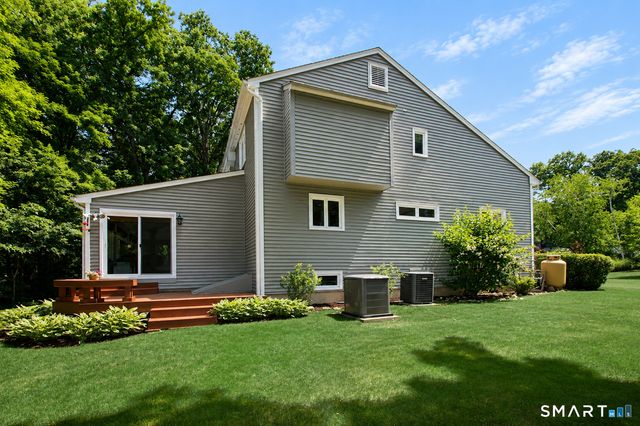 10 Old Village Lane, Farmington, CT 06085