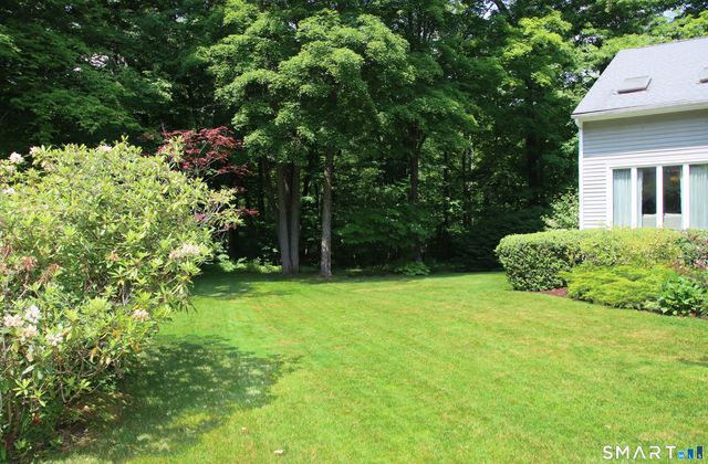 10 Old Village Lane, Farmington, CT 06085