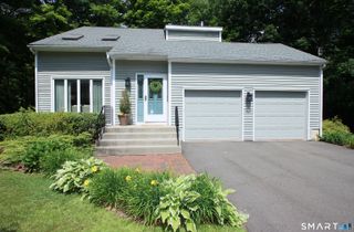 10 Old Village Lane, Farmington, CT 06085
