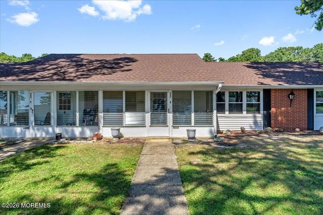 660D Plymouth Drive, Lakewood, NJ 08701