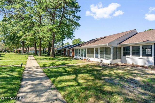 660D Plymouth Drive, Lakewood, NJ 08701