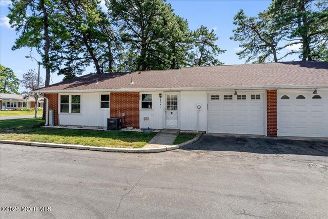 660D Plymouth Drive, Lakewood, NJ 08701