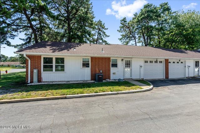 660D Plymouth Drive, Lakewood, NJ 08701