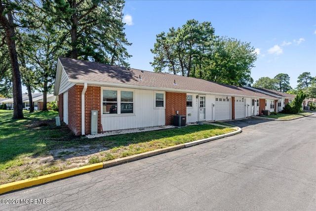 660D Plymouth Drive, Lakewood, NJ 08701