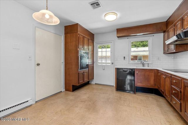 660D Plymouth Drive, Lakewood, NJ 08701