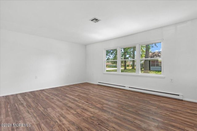 660D Plymouth Drive, Lakewood, NJ 08701