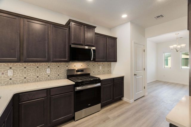 1565 Valle De Colores Street NW, Los Lunas, NM 87031