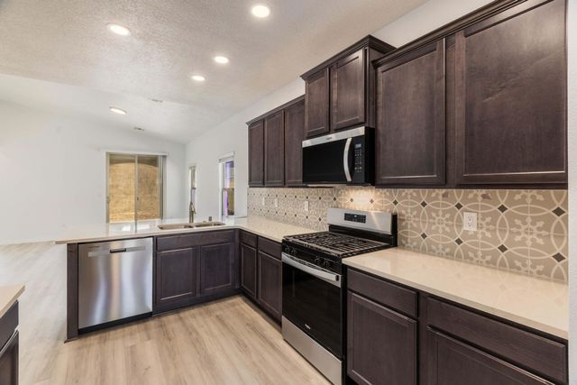 1565 Valle De Colores Street NW, Los Lunas, NM 87031